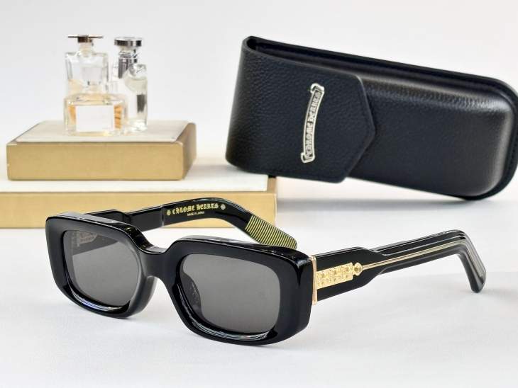 Picture of Chrome Hearts Sunglasses _SKUfw79684079fw